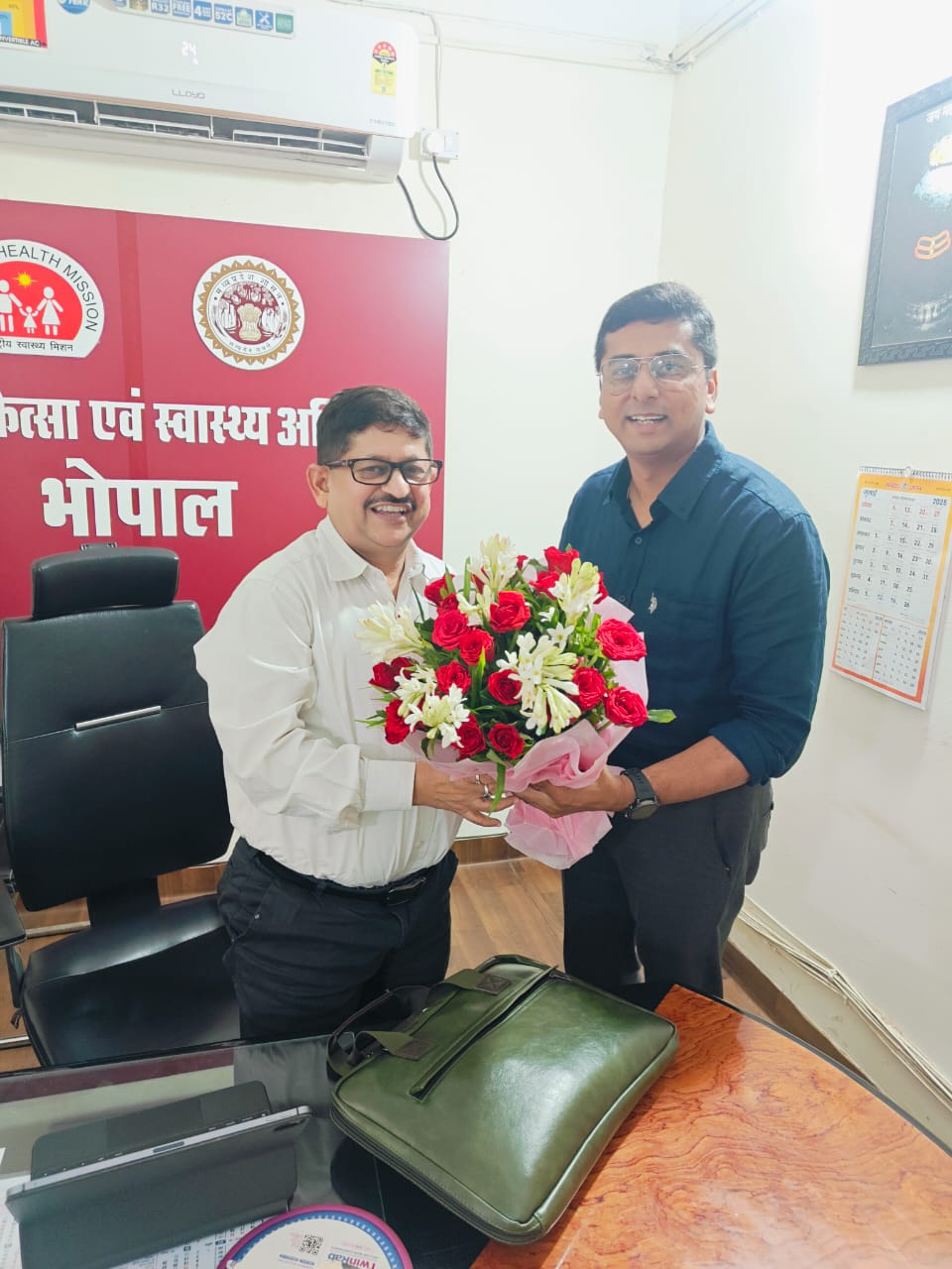 Dr zeeshan ahmed chairman advisory UPHDA with shri Manish sharma ji CMHO bhopal Dr zeeshan ahmed chairman advisory UPHDA with shri Manish sharma ji CMHO bhopal